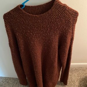 Old Navy long tunic sweater. Slight pilling. Good condition